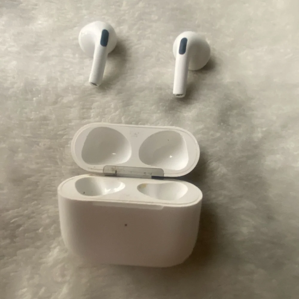 Wireless Earbuds with Charging Case - White
